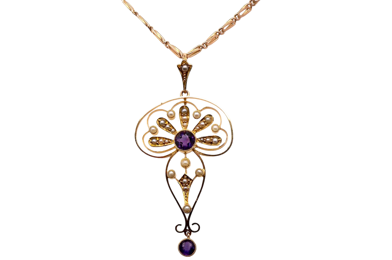 A truly beautiful Edwardian period. This elegant piece typifies the glamour of the period, set with pearls and amethysts.