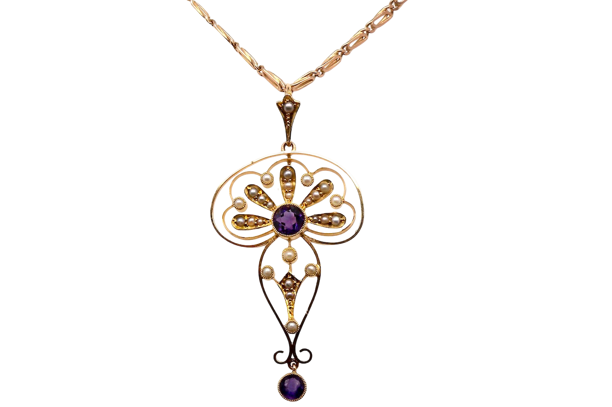A truly beautiful Edwardian period. This elegant piece typifies the glamour of the period, set with pearls and amethysts.