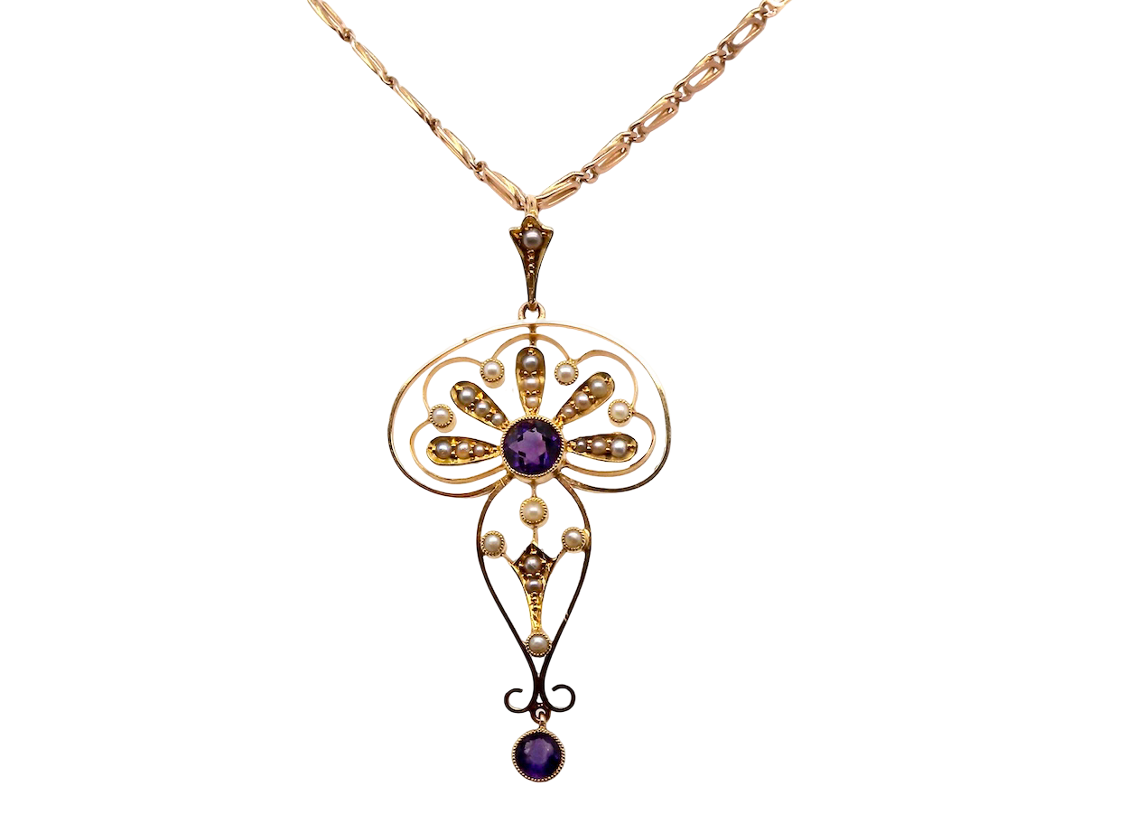 A truly beautiful Edwardian period. This elegant piece typifies the glamour of the period, set with pearls and amethysts.