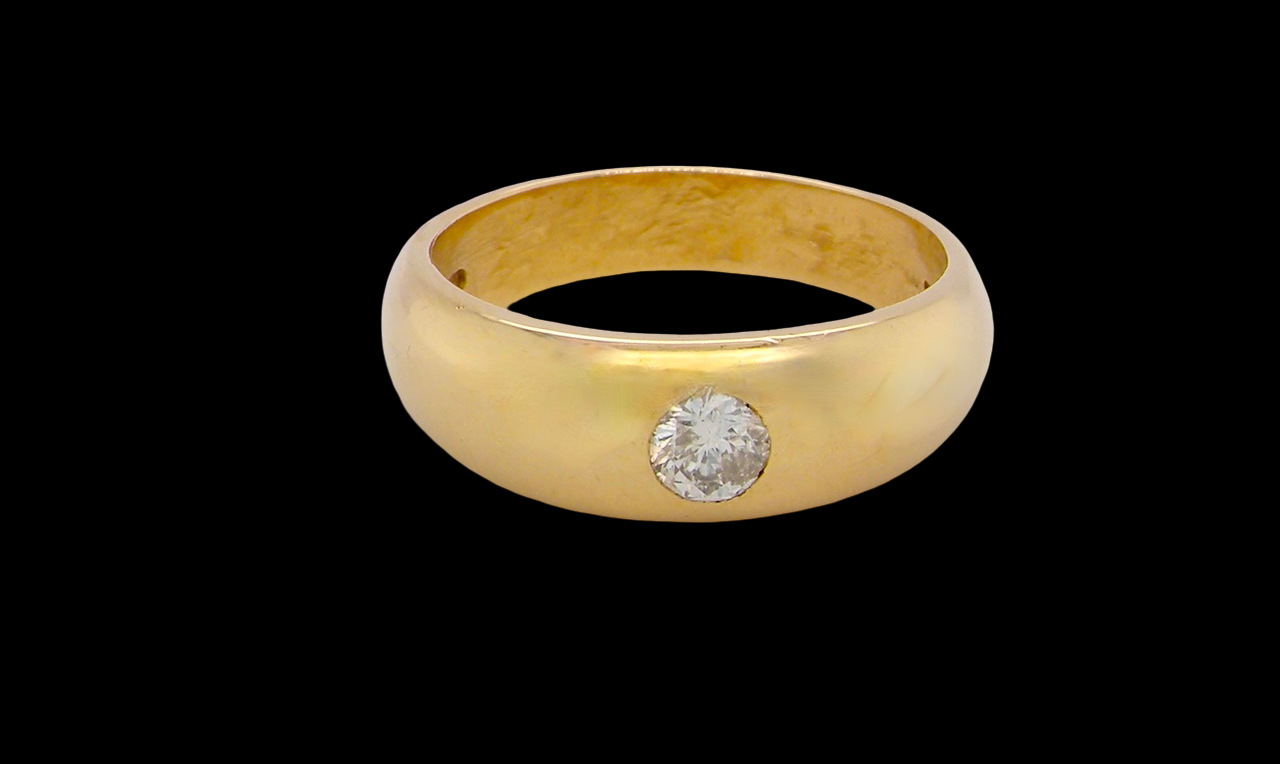 A very heavy and substantial 18 carat gold gentleman’s ring,