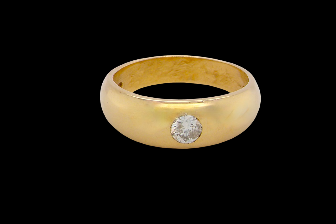 A very heavy and substantial 18 carat gold gentleman’s ring,