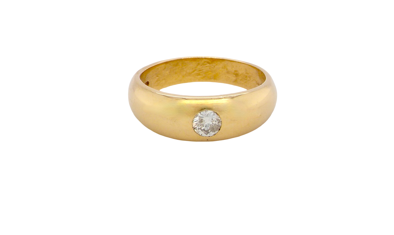 A very heavy and substantial 18 carat gold gentleman’s ring, weighing just over 12 grams.
