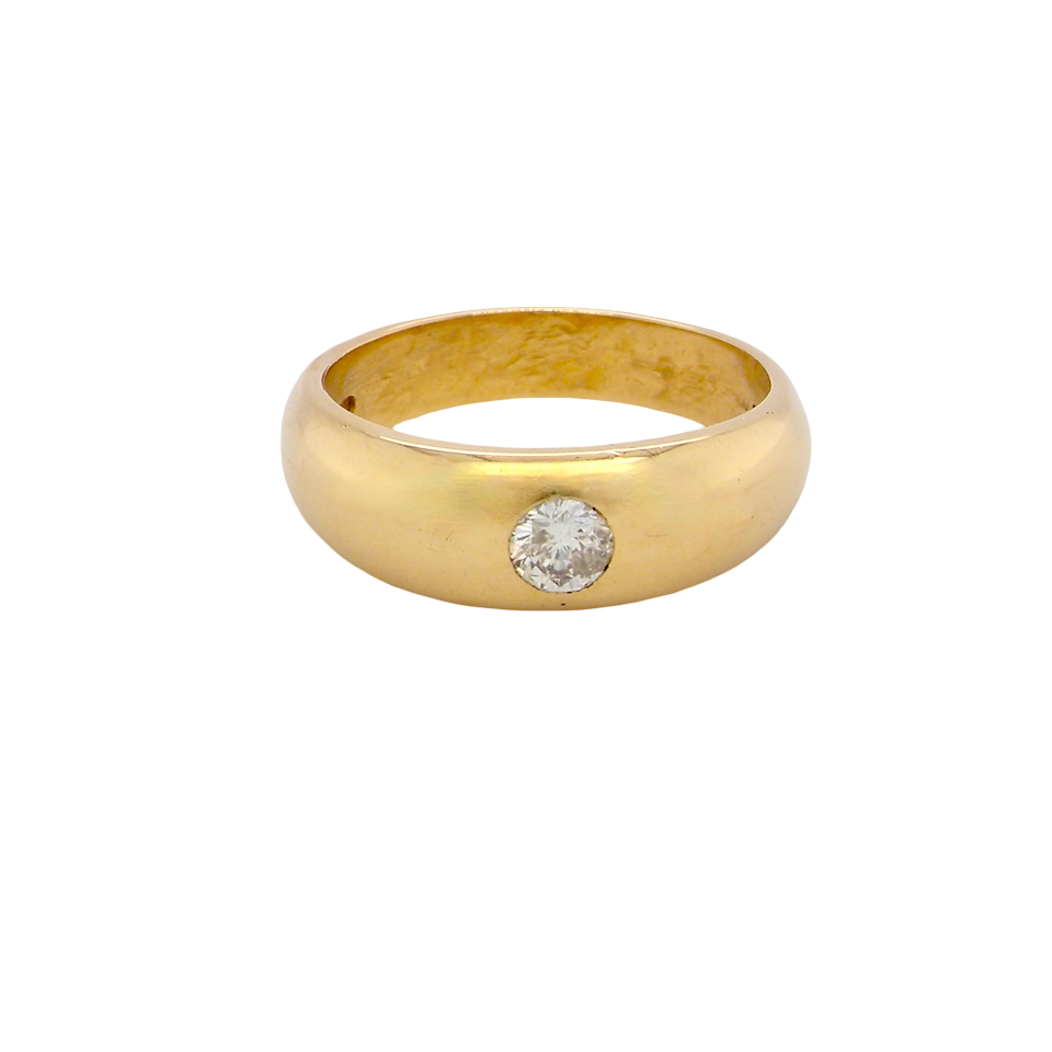A very heavy and substantial 18 carat gold gentleman’s ring, weighing just over 12 grams.