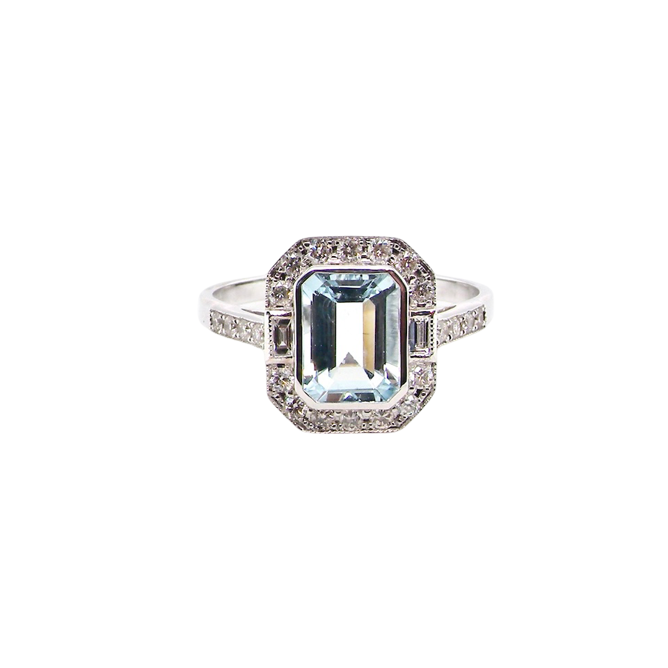 A very pretty cluster ring. Features a step cut aquamarine centre stone, 8x7mm (est 1.21 carats).