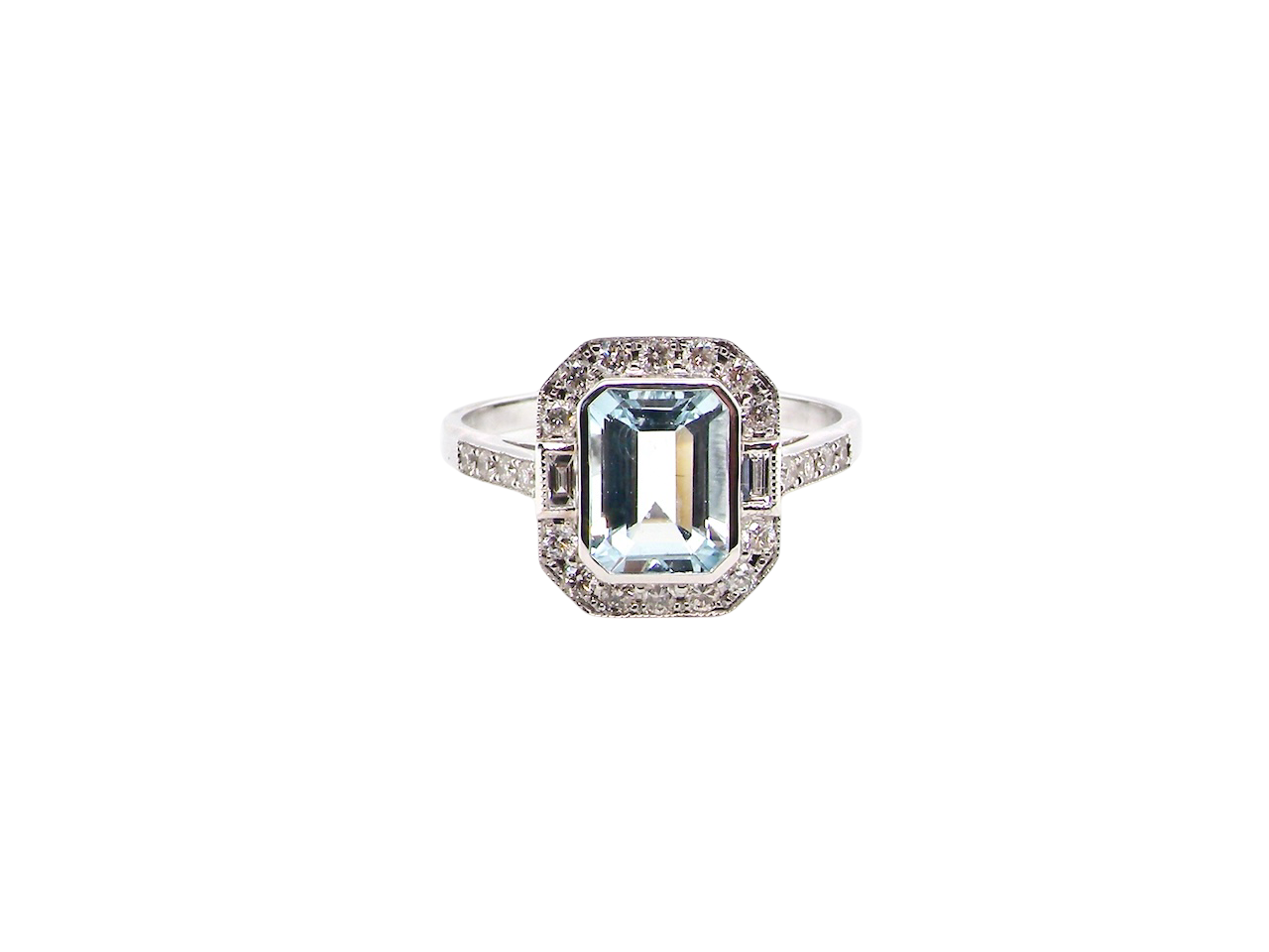 A very pretty cluster ring. Features a step cut aquamarine centre stone, 8x7mm (est 1.21 carats).