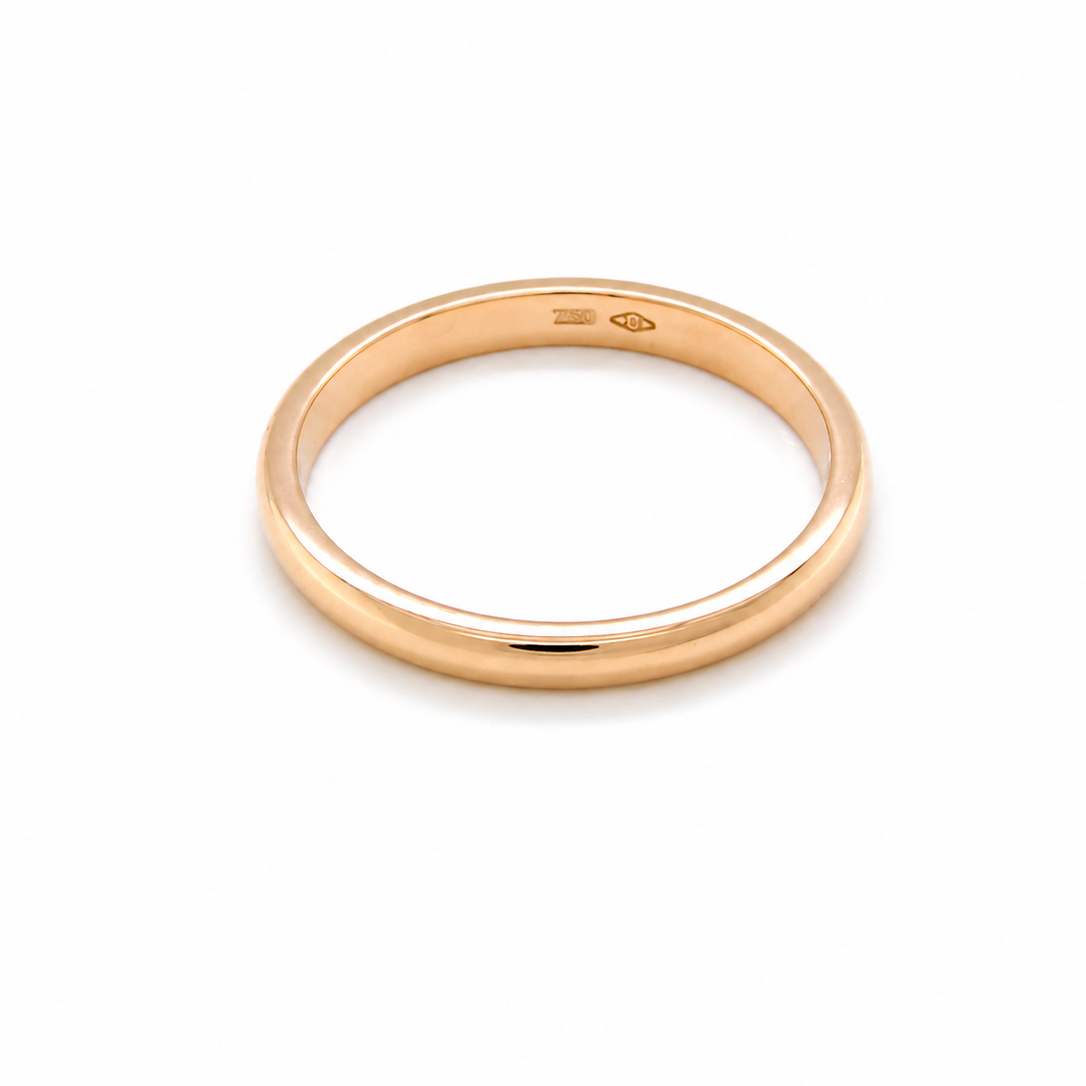 A vintage 18 carat gold* wedding ring. Narrow 2mm width,