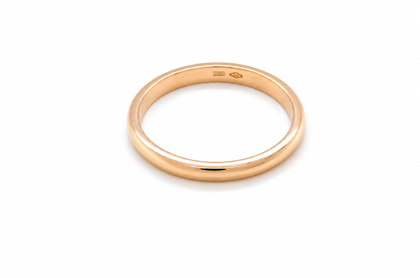 A vintage 18 carat gold* wedding ring. Narrow 2mm width,