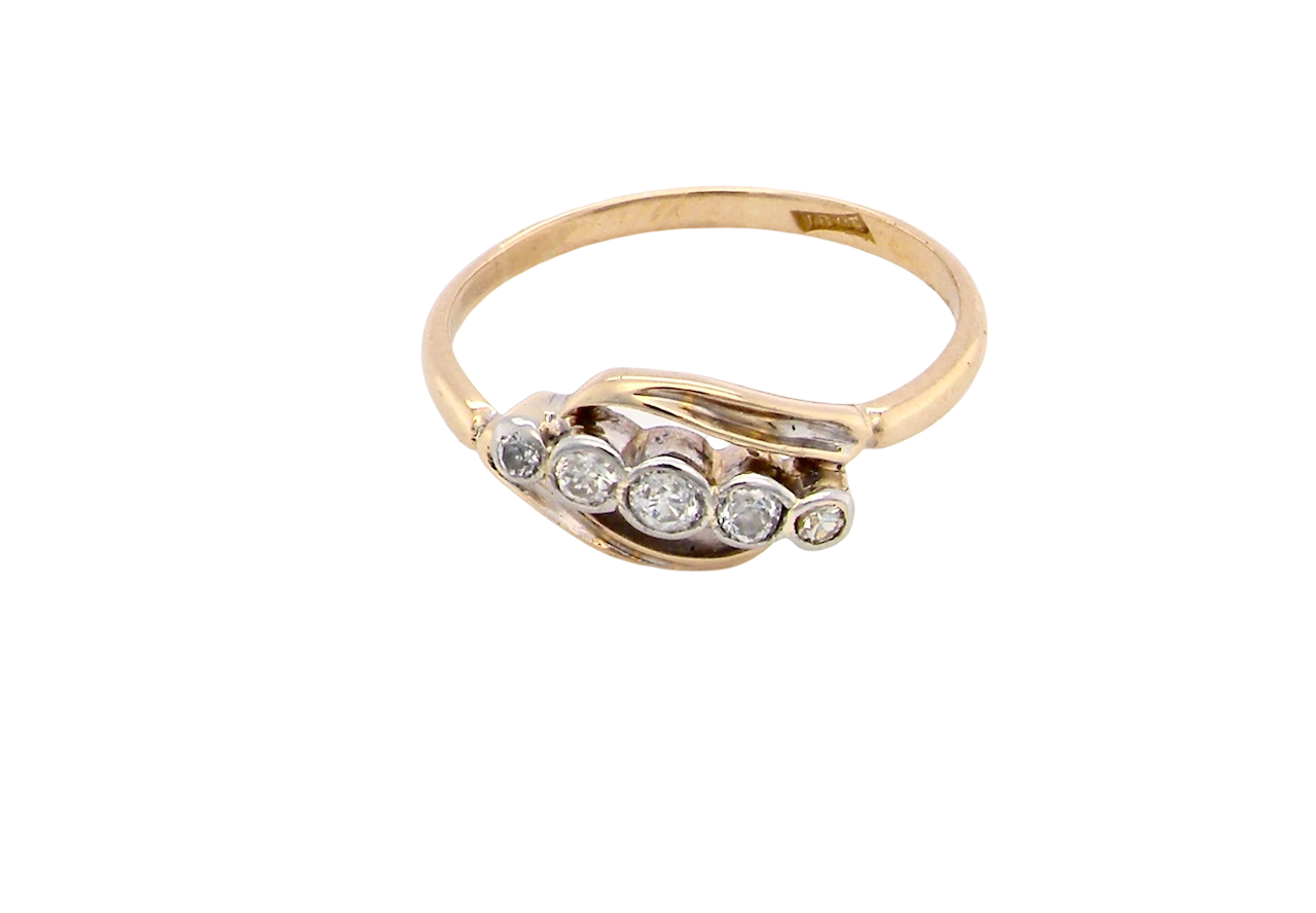 A vintage cross over style ring. Set with five old brilliant cut white diamonds. Centre stone 3mm, each side 2.4mm, each end 1.5mm. Total diamond content estimated at 0.22 carats.
