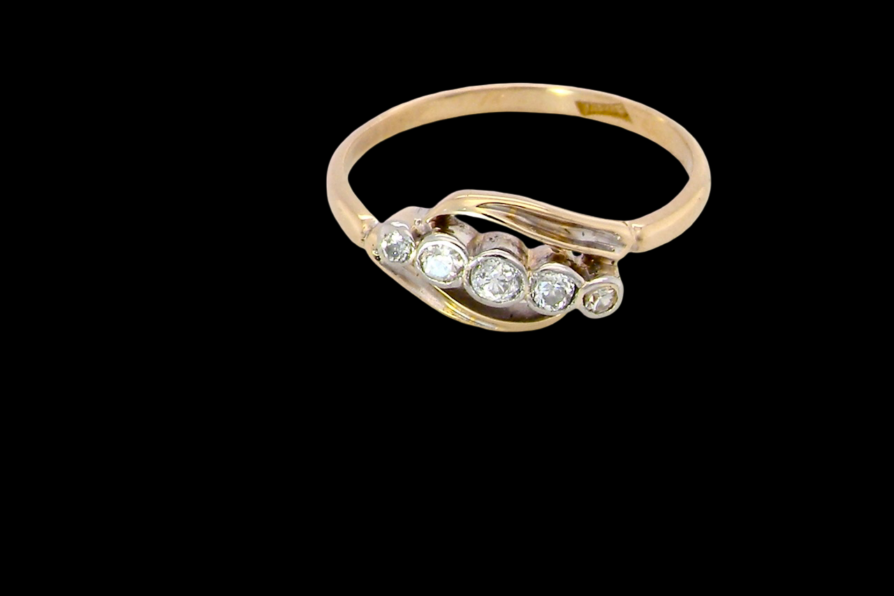 A vintage cross over style ring. Set with five old brilliant cut white diamonds. Centre stone 3mm, each side 2.4mm, each end 1.5mm. Total diamonds at 0.22 carats.