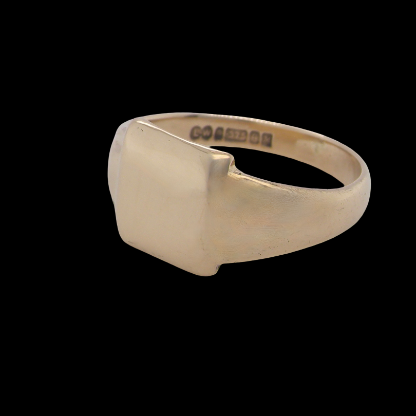 A vintage gentleman's 9 carat gold signet ring. Polished square head, measures 11x11mm, 5 grams. 