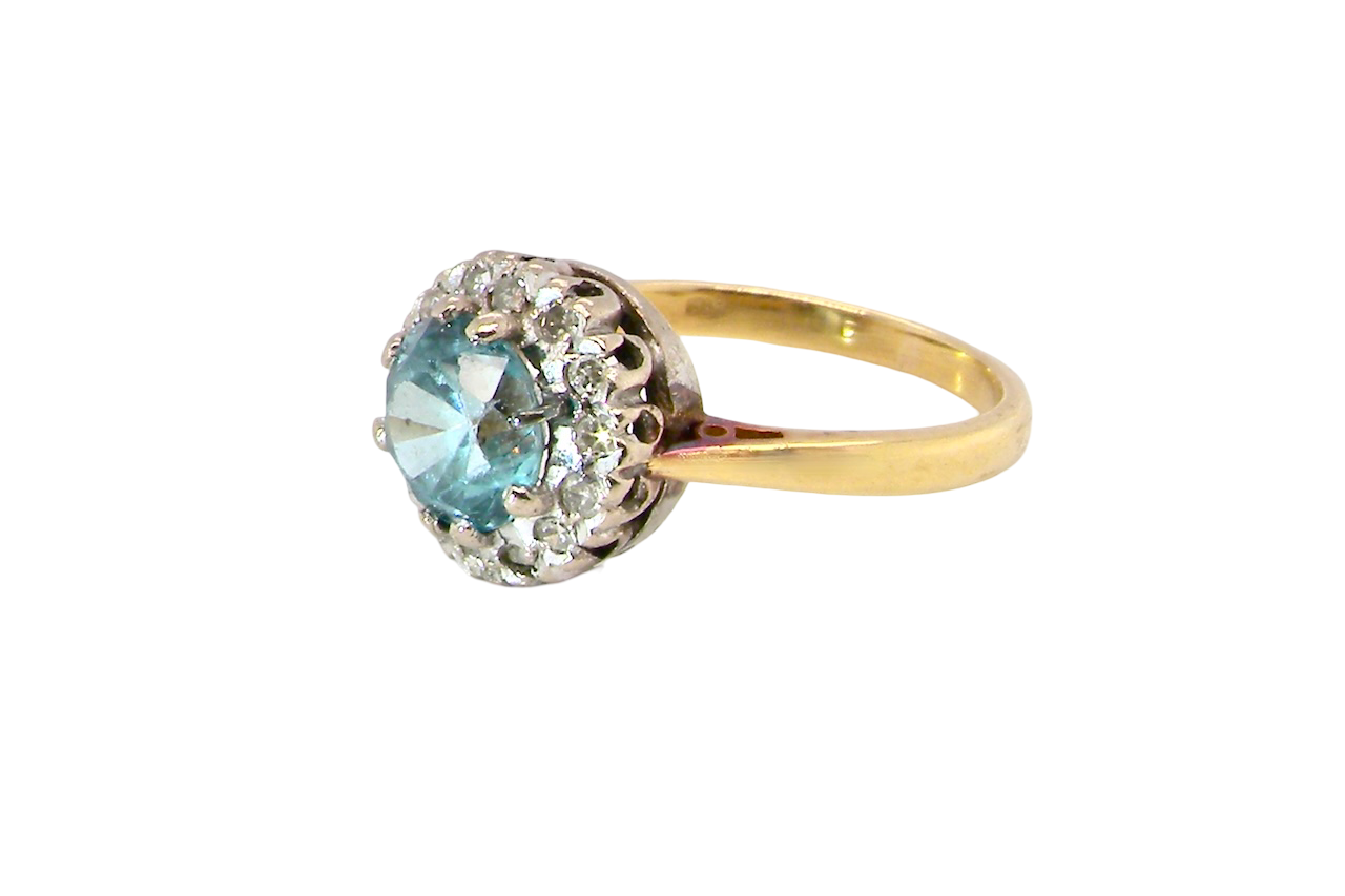A vintage mid 20th century cluster ring.
Centre stone a natural blue zircon,