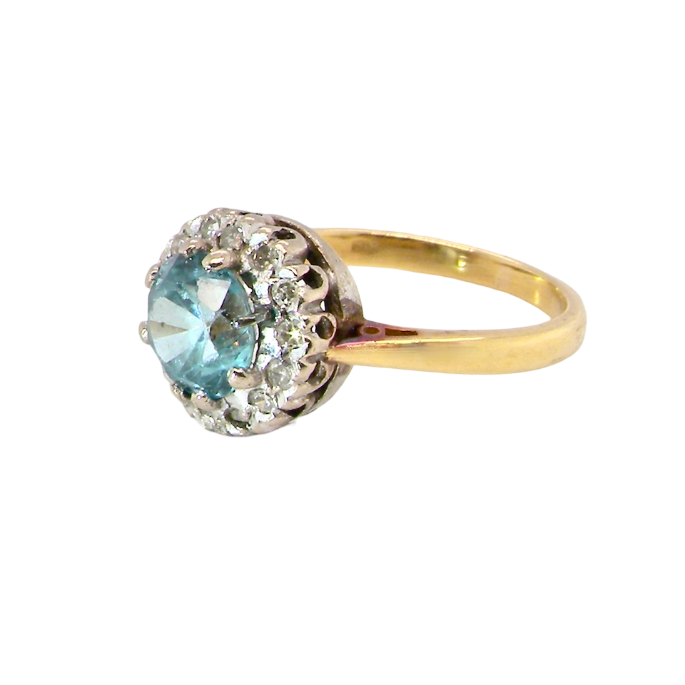 A vintage mid 20th century cluster ring.
Centre stone a natural blue zircon,