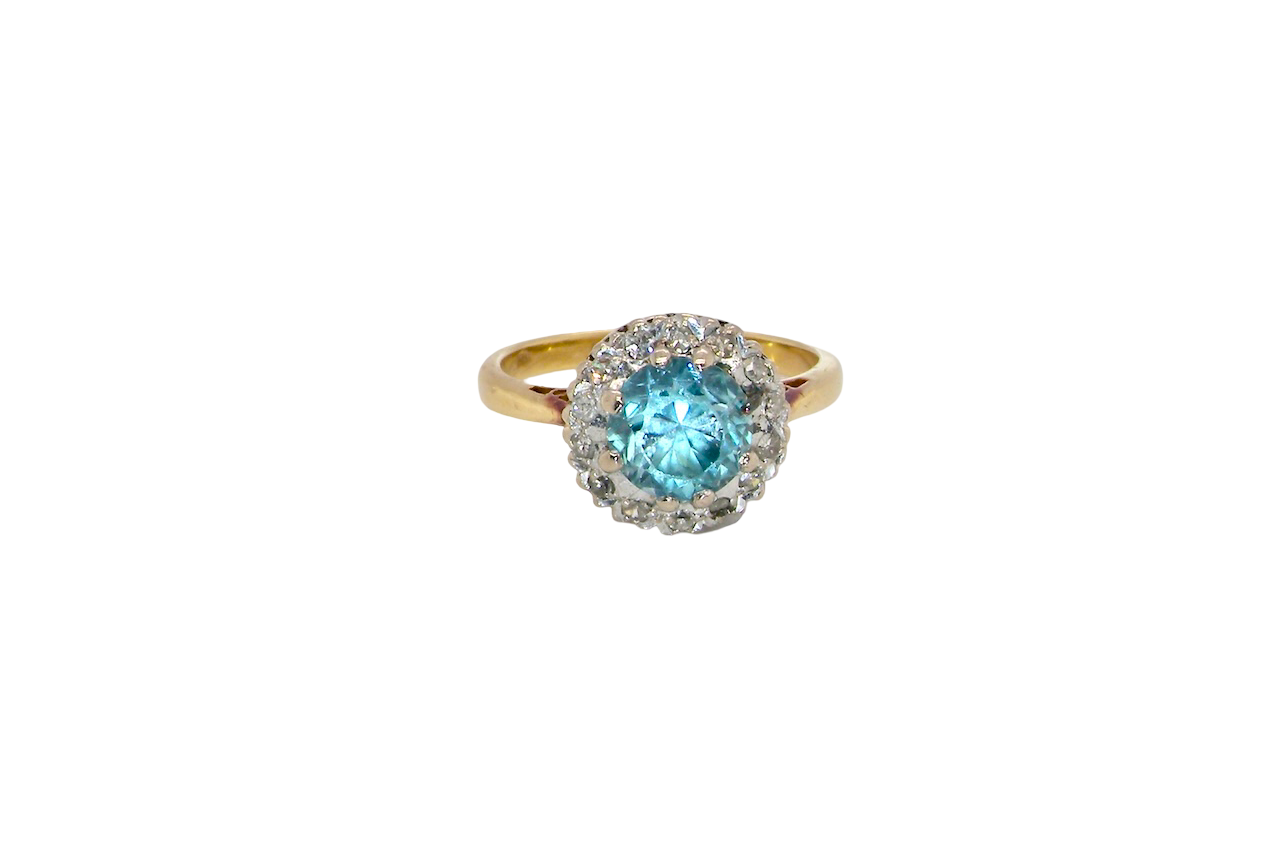 A vintage mid 20th century cluster ring.
Centre stone a natural blue zircon, 7mm diameter.