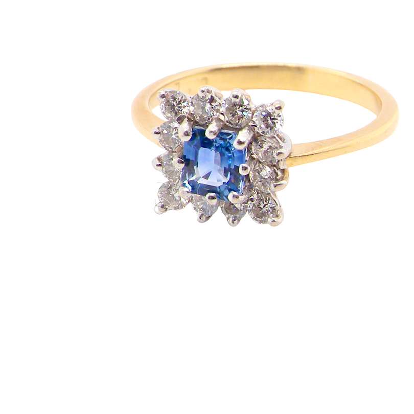 A vintage square cluster ring. Features to the centre a square sapphire 5x5mm (est 0.50 carats) cornflower hue. 