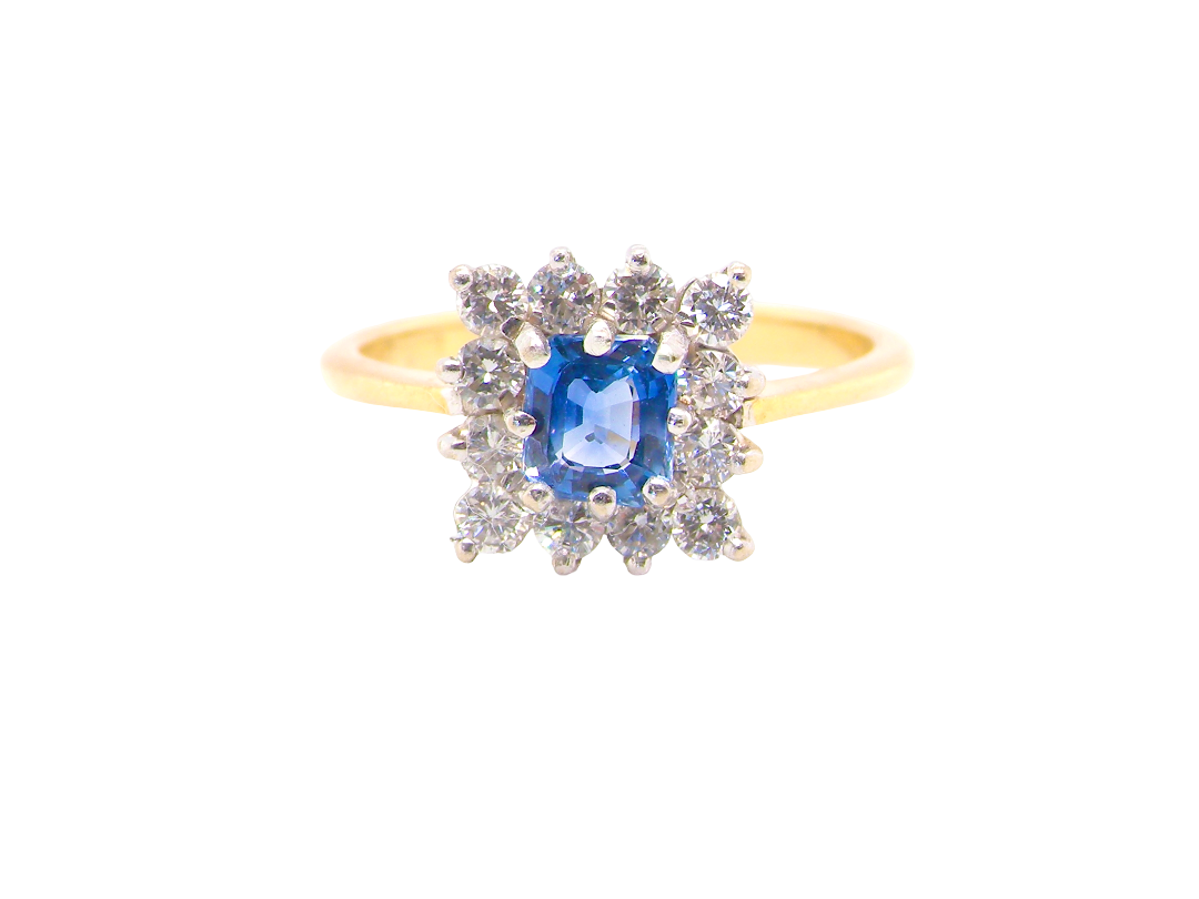 A vintage square cluster ring. Features to the centre a square sapphire 5x5mm (est 0.50 carats) mid blue-