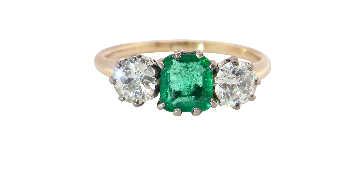 A vintage trilogy ring. Centre stone a step