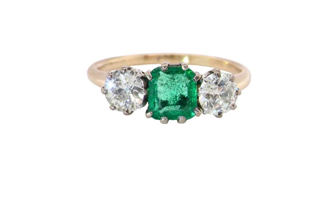 A vintage trilogy ring. Centre stone a step