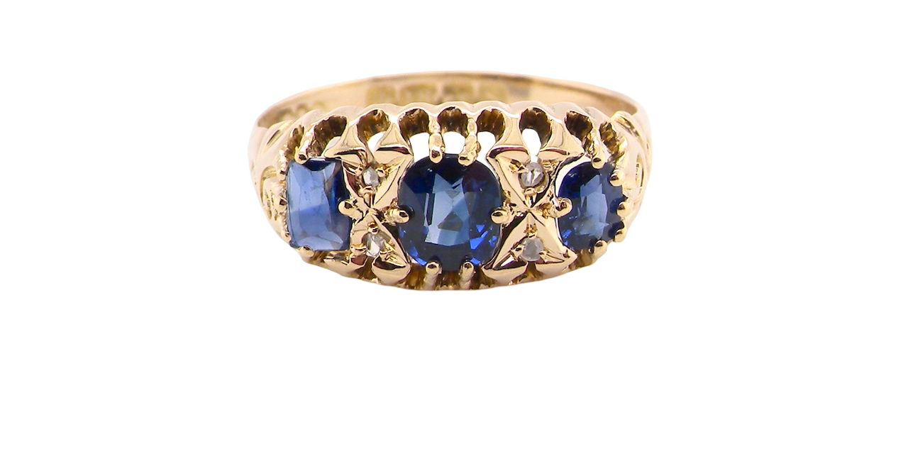 An 18 carat gold antique boat shaped ring. Features three oval to cushion cut sapphires, centre 6x5mm,