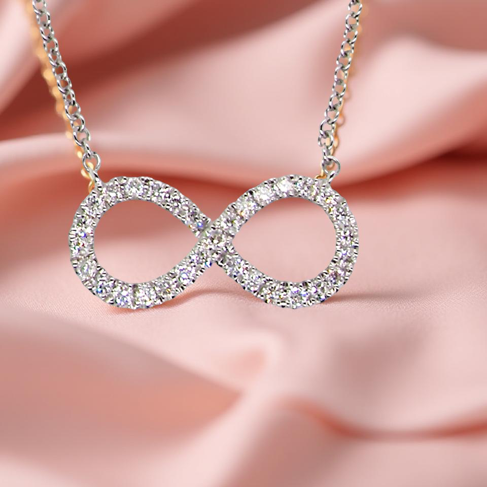 An 18 carat white gold Diamond 'Infinity' pendant