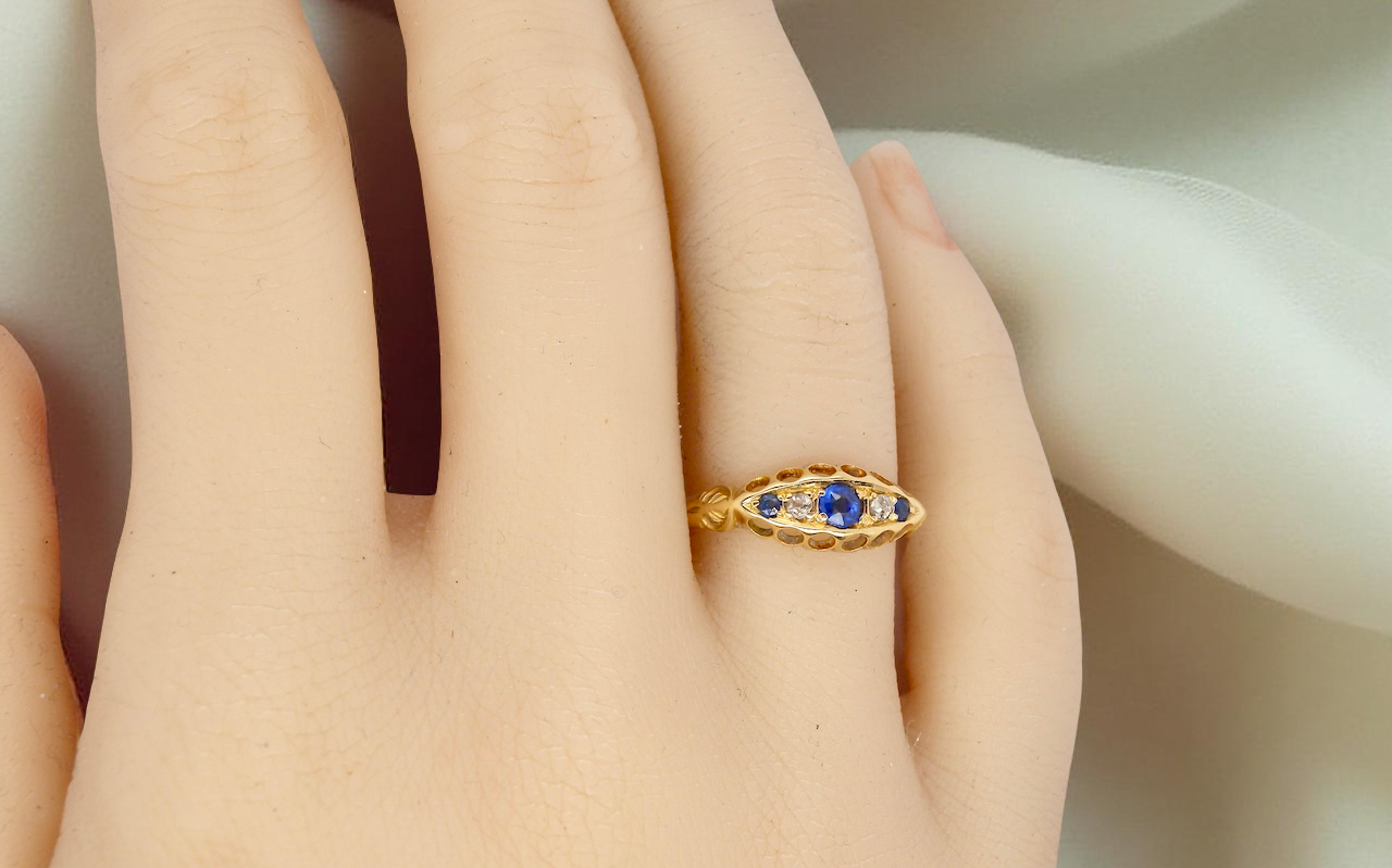 An Antique Sapphire & Diamond Ring