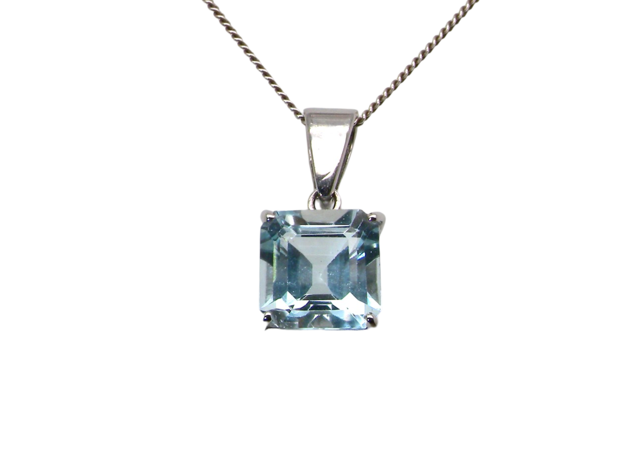 An Aquamarine pendant