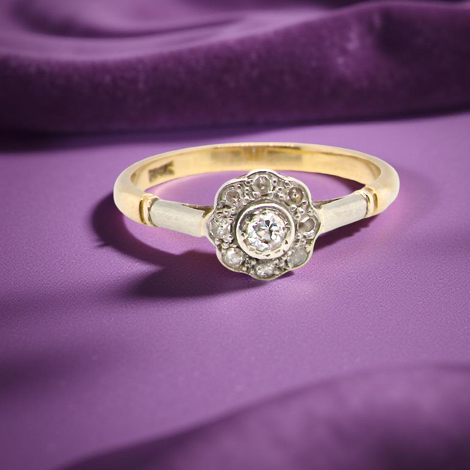 An Early 20th Century Diamond Daisy Cluster Ring – Platinum & 18ct Gold