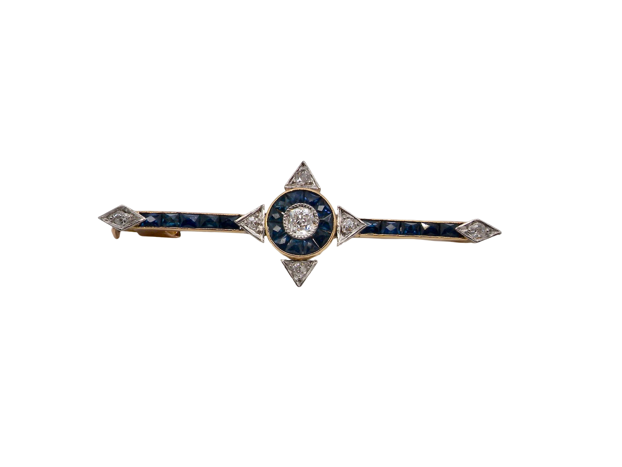 An Edwardian bar brooch. The centre 'target' style portion is set with a brilliant cut white diamond 4mm (0.25 carats) colour H-j, clarity Si. Mille grain setting.