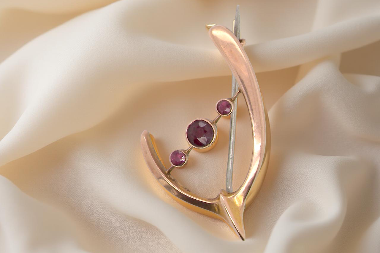 An antique wishbone shaped brooch
