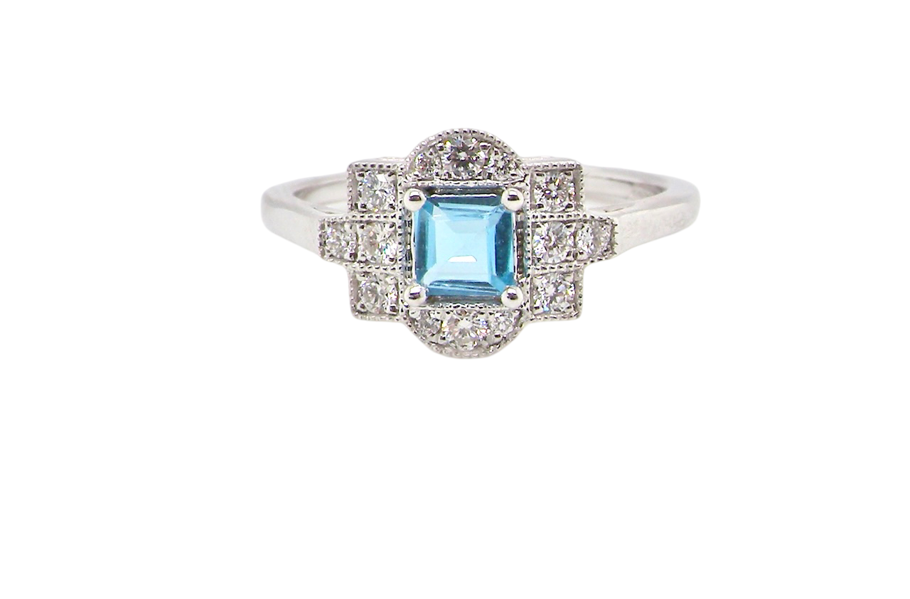 An aquamarine and diamond cluster ring-NEW