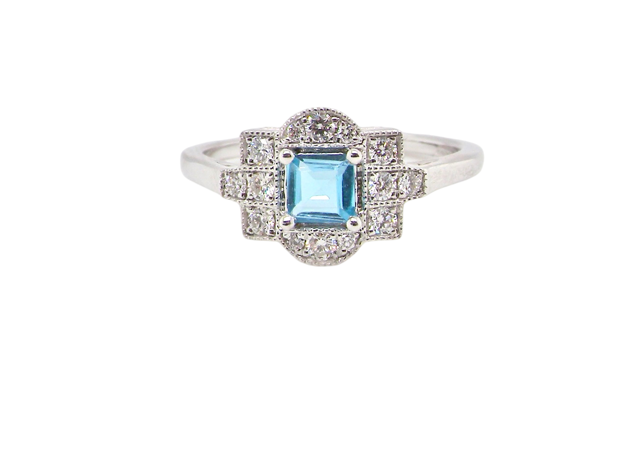 An aquamarine and diamond cluster ring-NEW