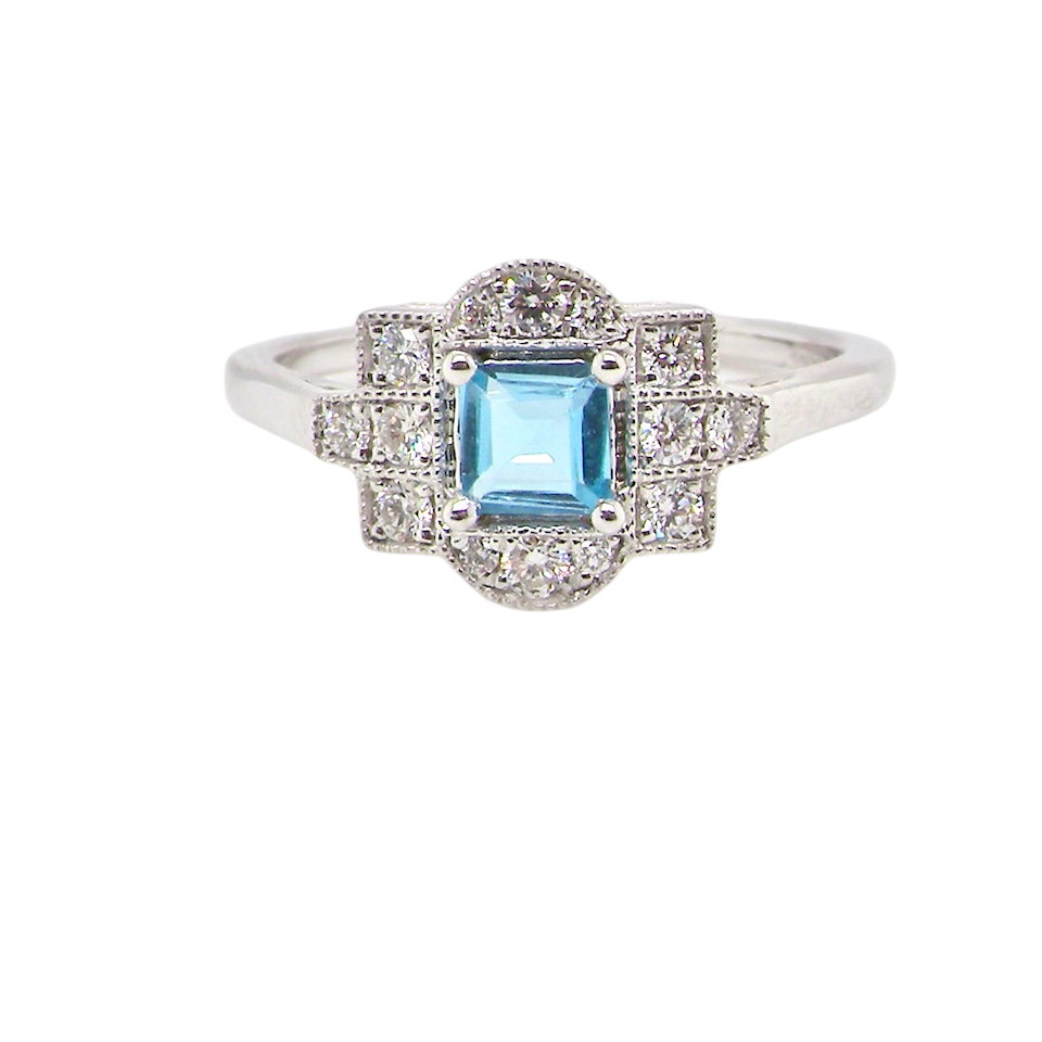 An aquamarine and diamond cluster ring-NEW