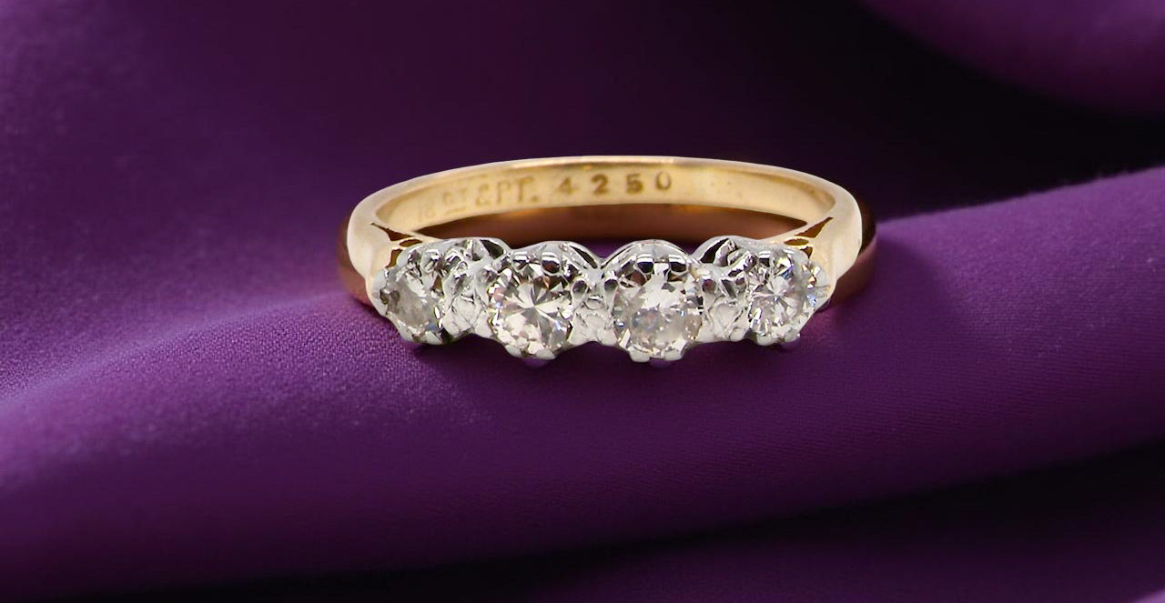 An 20th century ring set with diamonds.