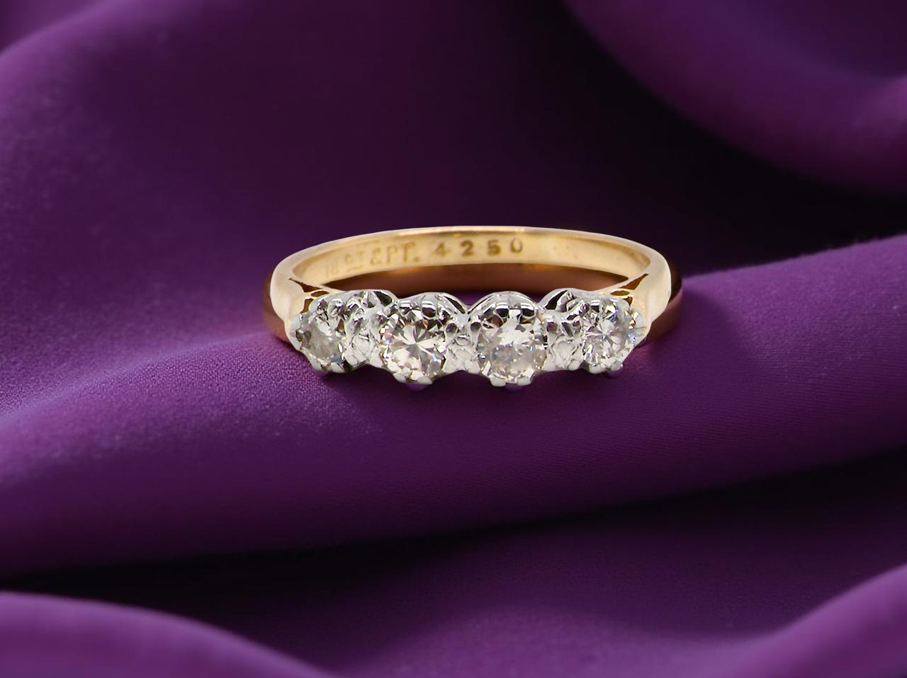 An 20th century ring set with diamonds.