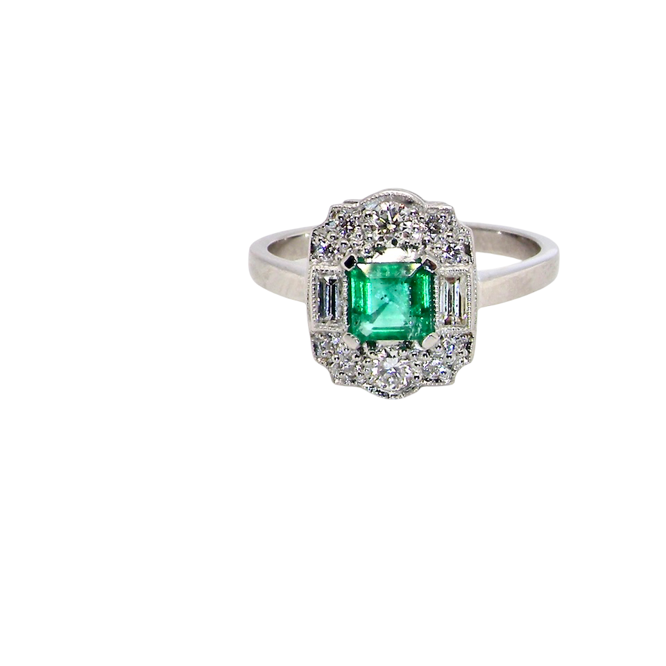 An elegant Art Deco–style cluster ring of plaque design, centred with a square step-cut emerald measuring approximately 4.5 × 4.5 mm (estimated 0.40 carats). The emerald displays a vibrant, lively green colour and is beautifully framed by diamonds.