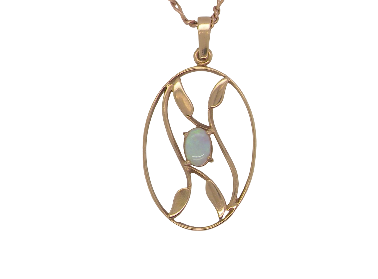 An elegant Art Deco style pendant