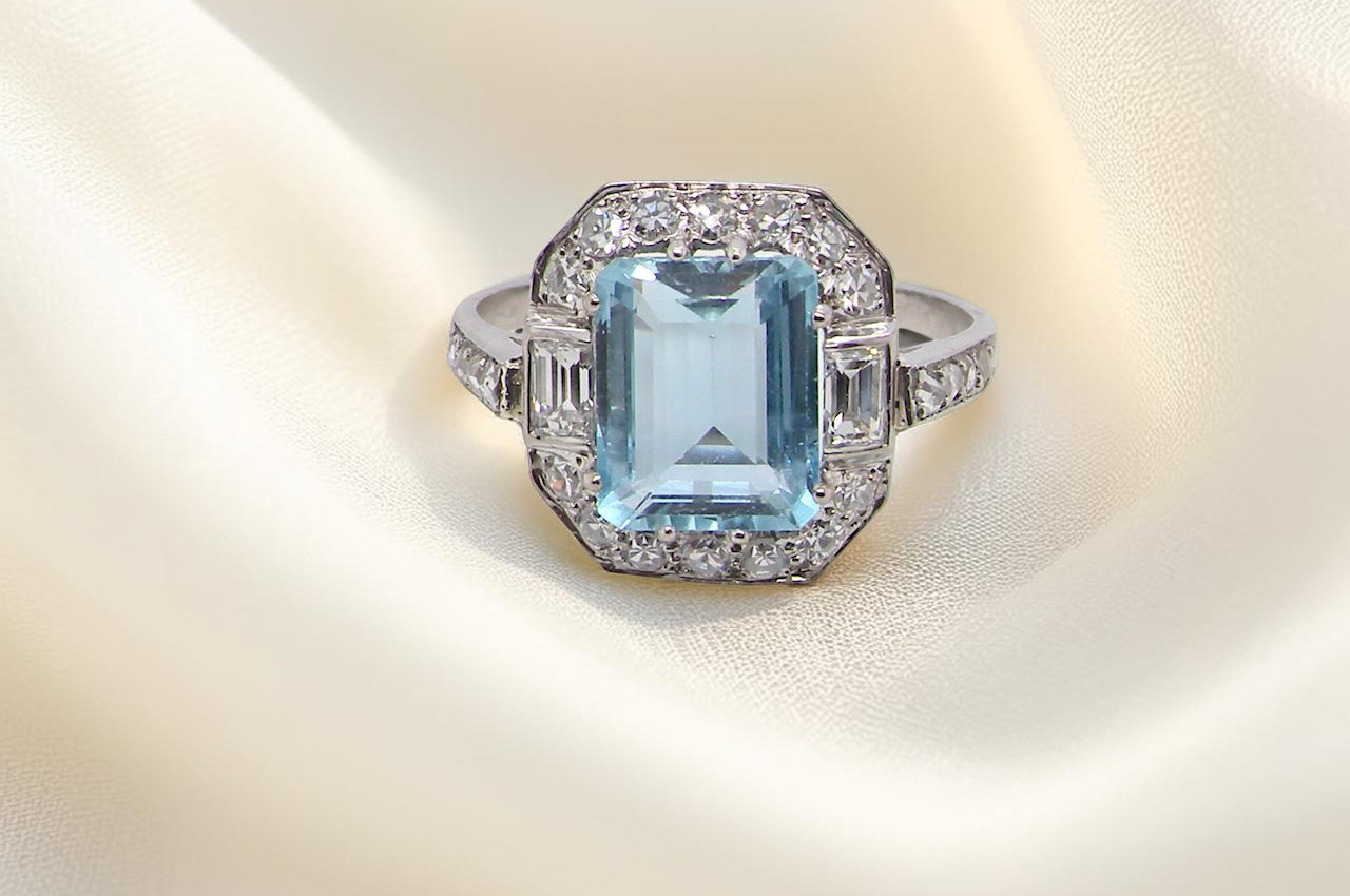 An elegant French Art Deco cluster ring in platinum (tests as), dating to circa 1930–1940