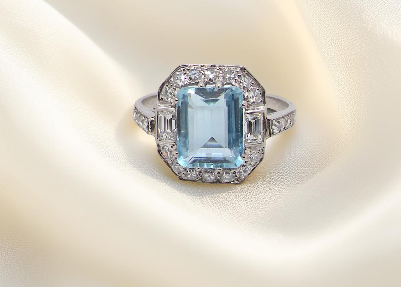 An elegant French Art Deco cluster ring in platinum (tests as), dating to circa 1930–1940