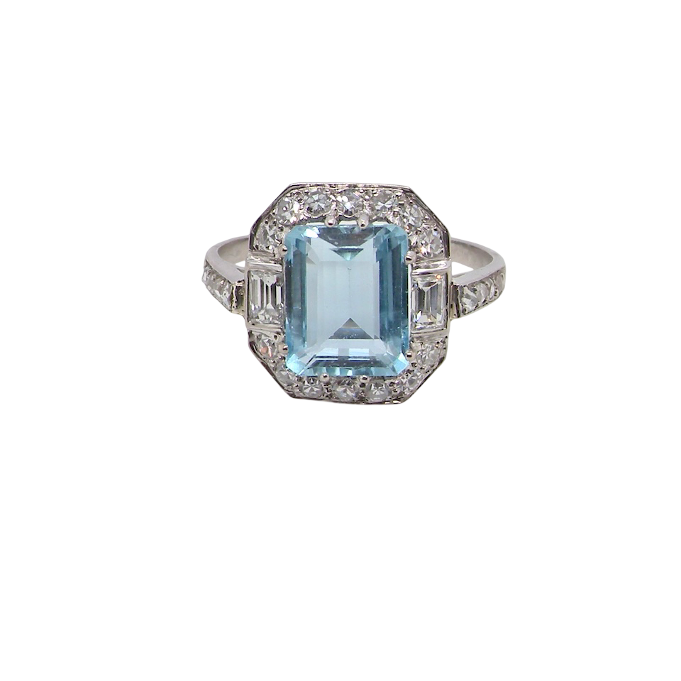 An elegant French Art Deco cluster ring in platinum (tests as), dating to circa 1930–1940 and bearing French control marks.