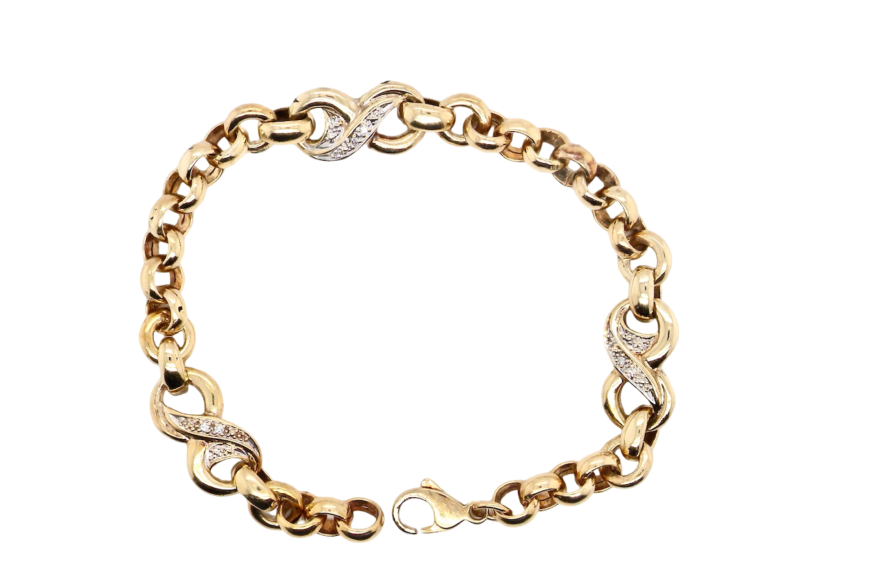 An elegant and wearable 9 carat gold bracelet featuring distinctive diamond-set “kiss” style links, beautifully balanced with classic belcher connectors.