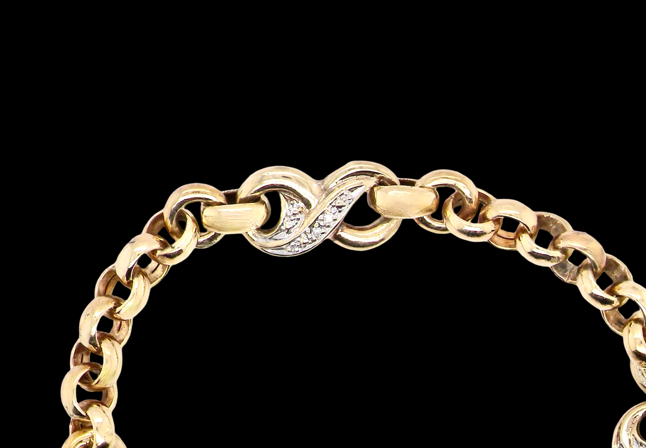 close view An elegant and wearable 9 carat gold bracelet featuring distinctive diamond-set “kiss” style links, beautifully balanced with classic belcher connectors.