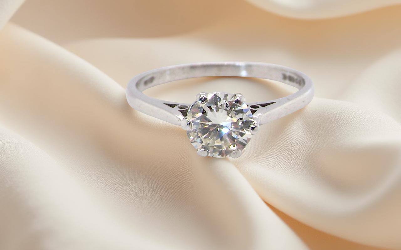 An elegant single-stone solitaire ring set with an exceptional brilliant-cut white diamond, estimated at 0.91 carats.