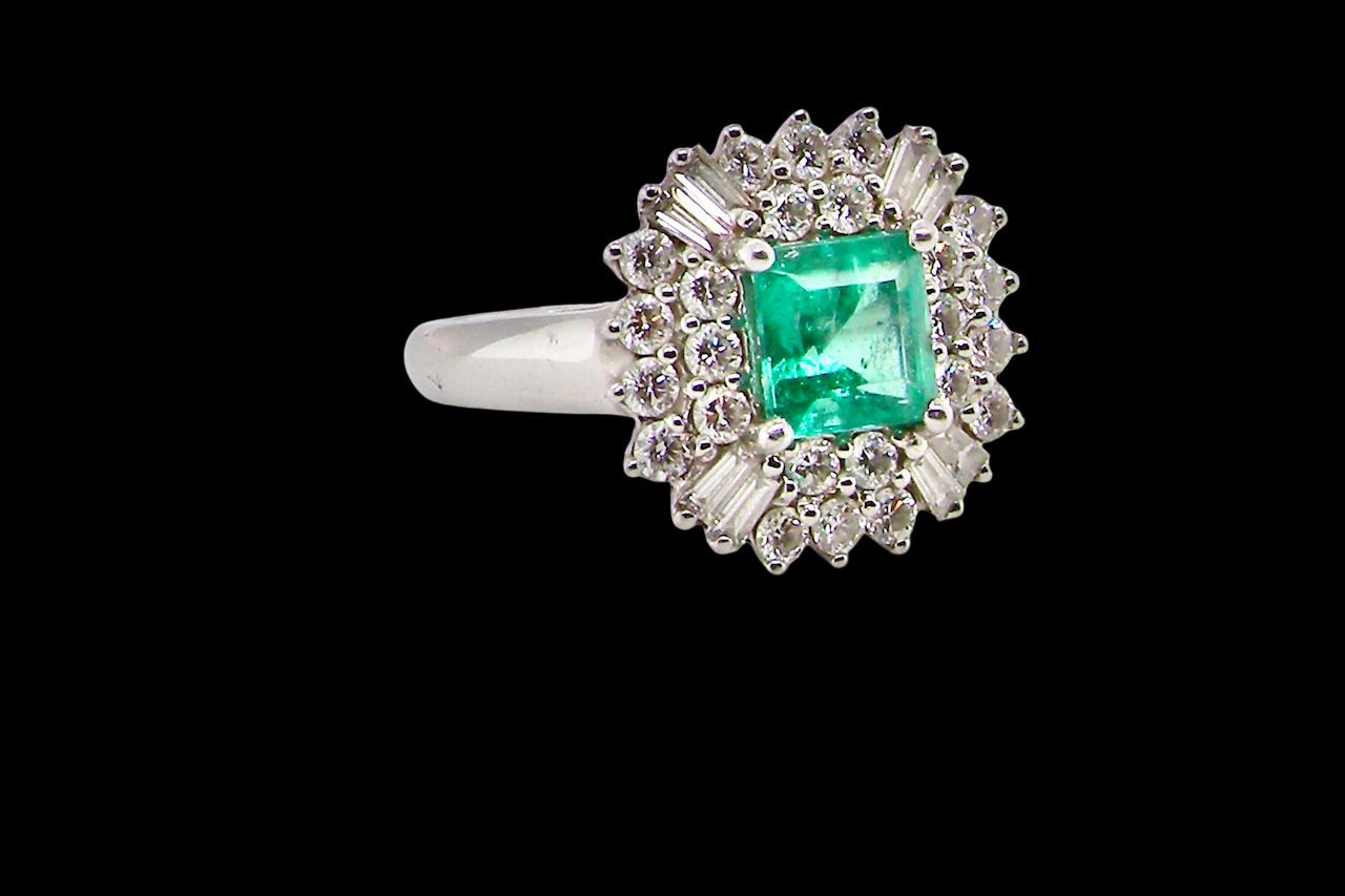 An exceptional Emerald and Diamond cluster ring