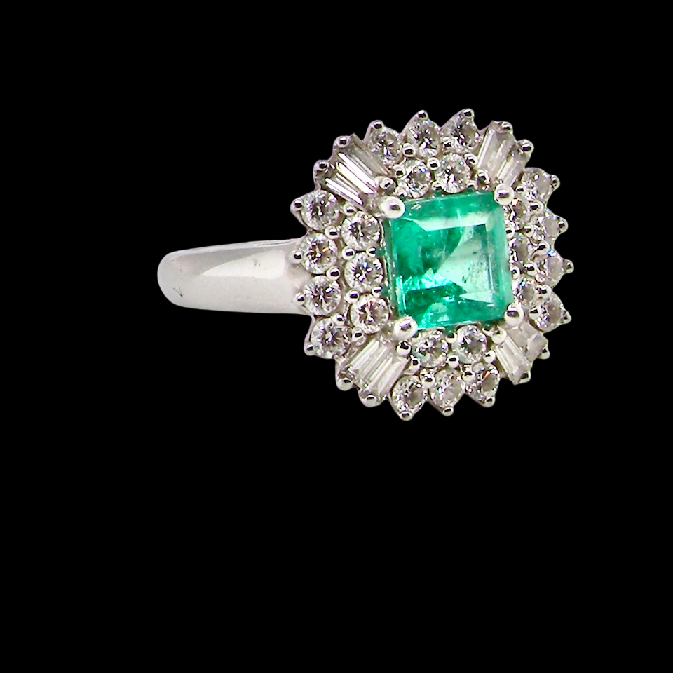 An exceptional Emerald and Diamond cluster ring
