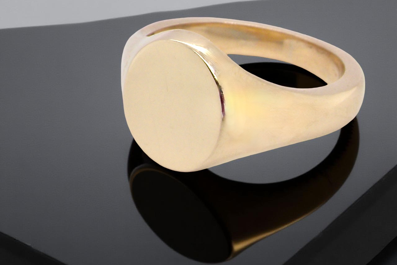 An extra heavy gentleman's Oxford gold signet ring. 