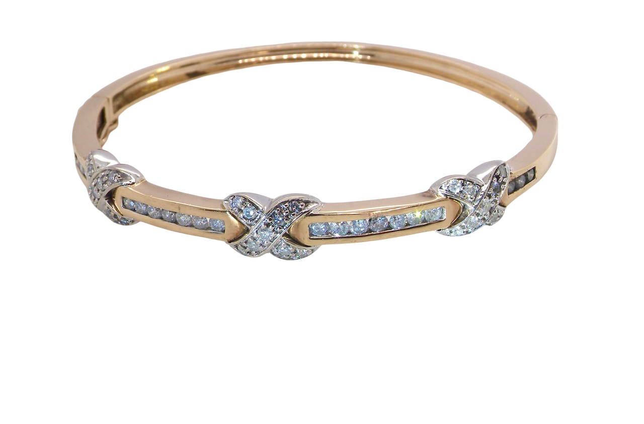 An impressive 9 carat gold bangle.
Three 'kiss' shaped sections ,