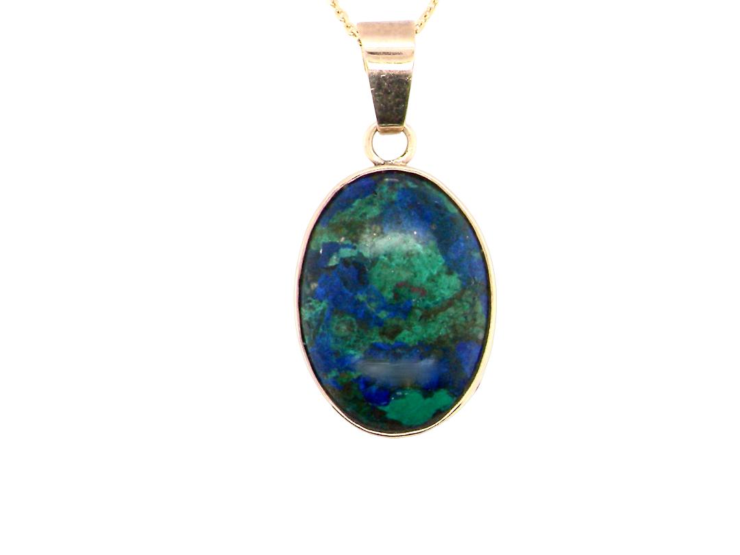 An interesting pendant set with an azurmalachite semi precious gem stone. Measures 20x15mm. Gold rim edged setting, with a V shaped bale.