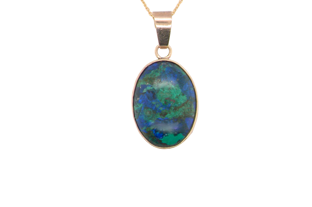An interesting pendant set with an azurmalachite semi precious gem stone. Measures 20x15mm. Gold rim edged setting, with a V shaped bale. (tests as 9 carat gold) 