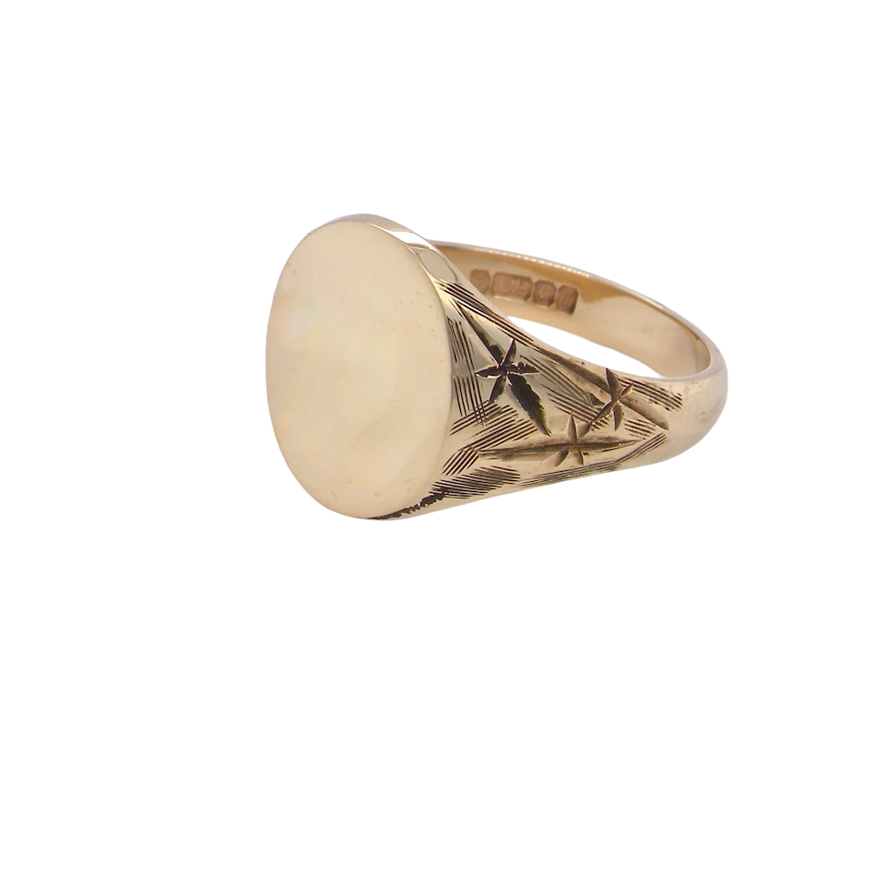 An oval shaped gentleman's signet ring. The head is plain, measures 15x13mm, suitrable for seal, crest or personalised engraving.