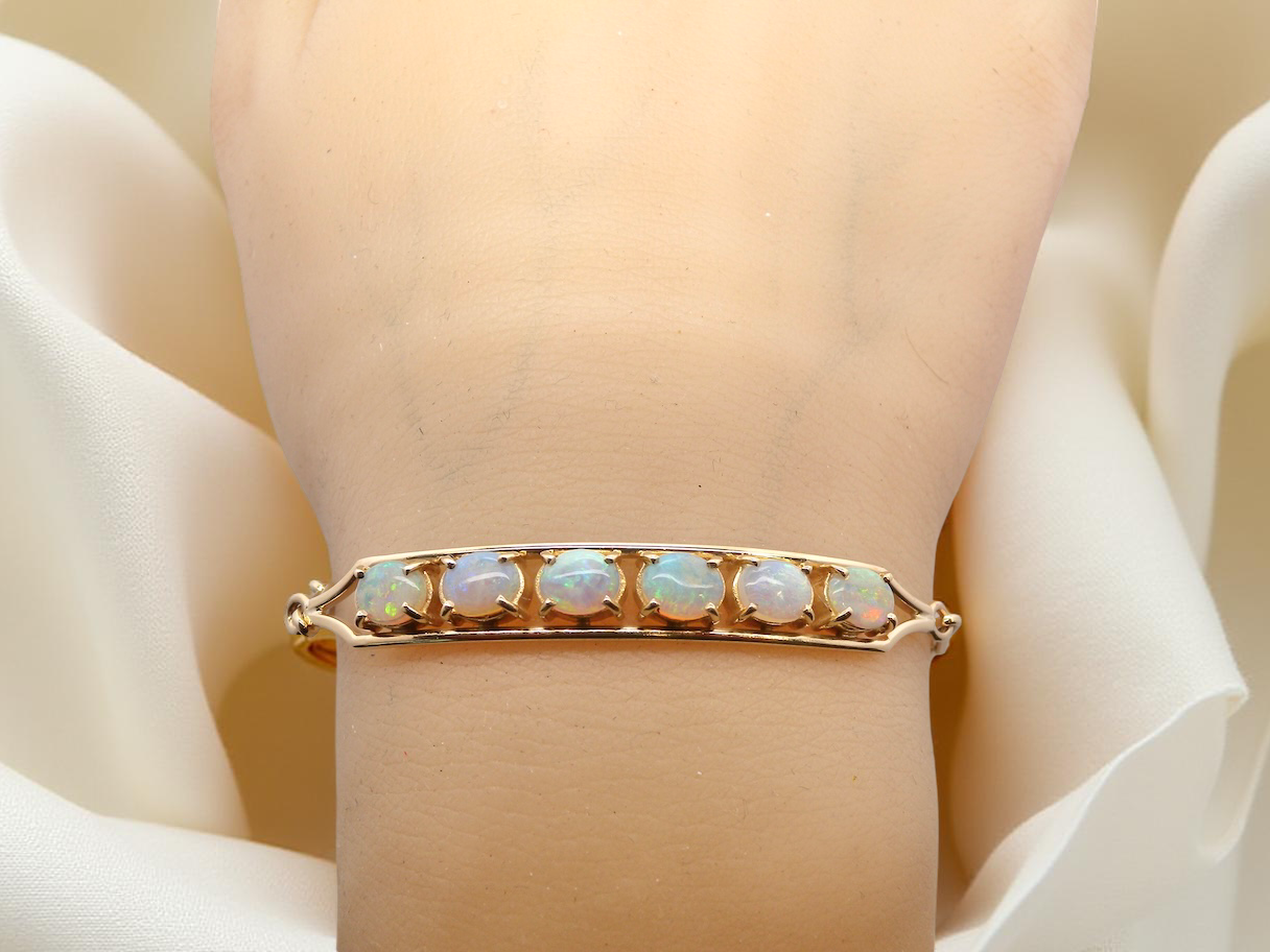 An pretty Opal Bracelet