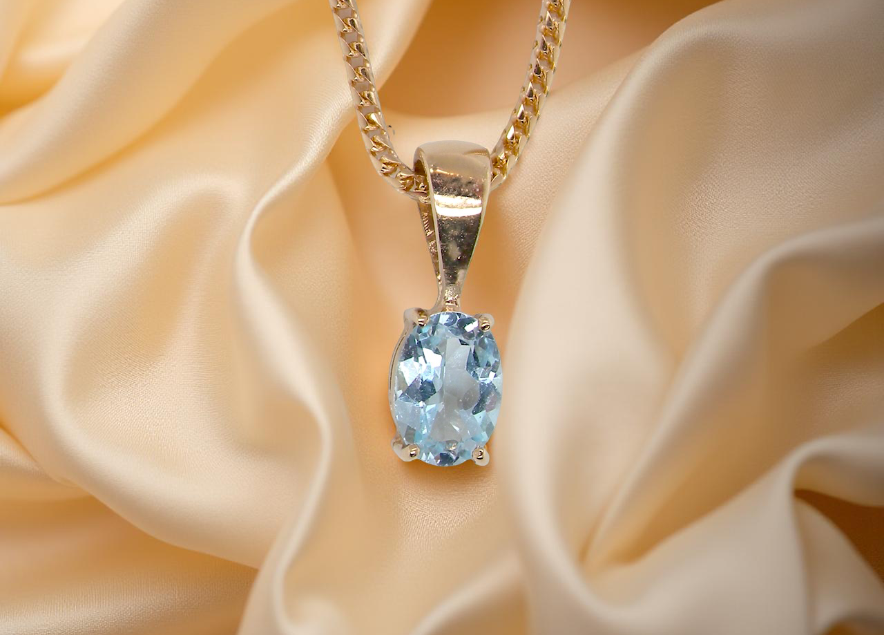 An Aquamarine solitaire pendant